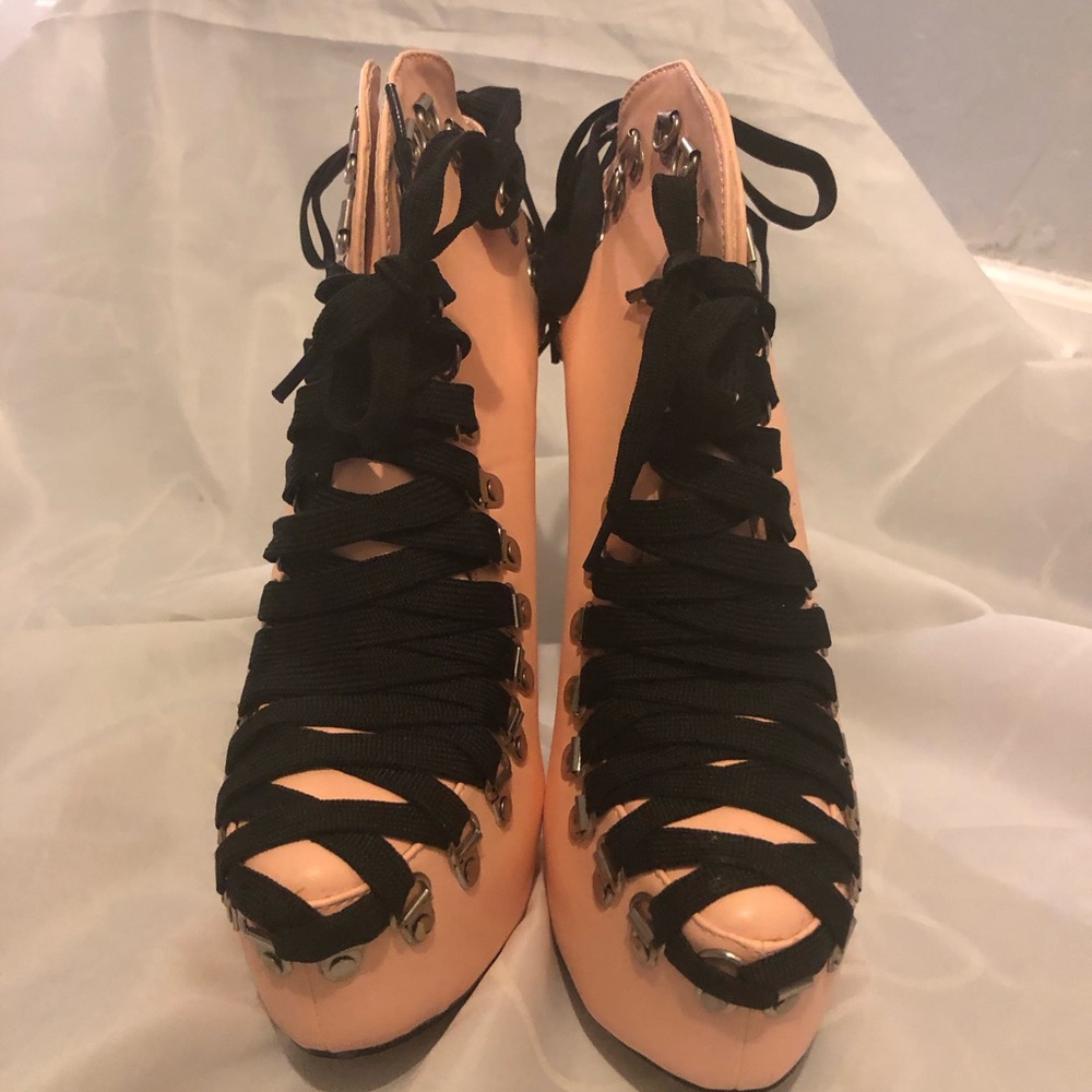 Women’s size 10 light peach high heels